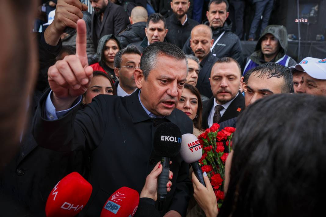 Özgür Özel'den Taksim ablukasına isyan: İktidarın öz güvensizliği görülüyor 1